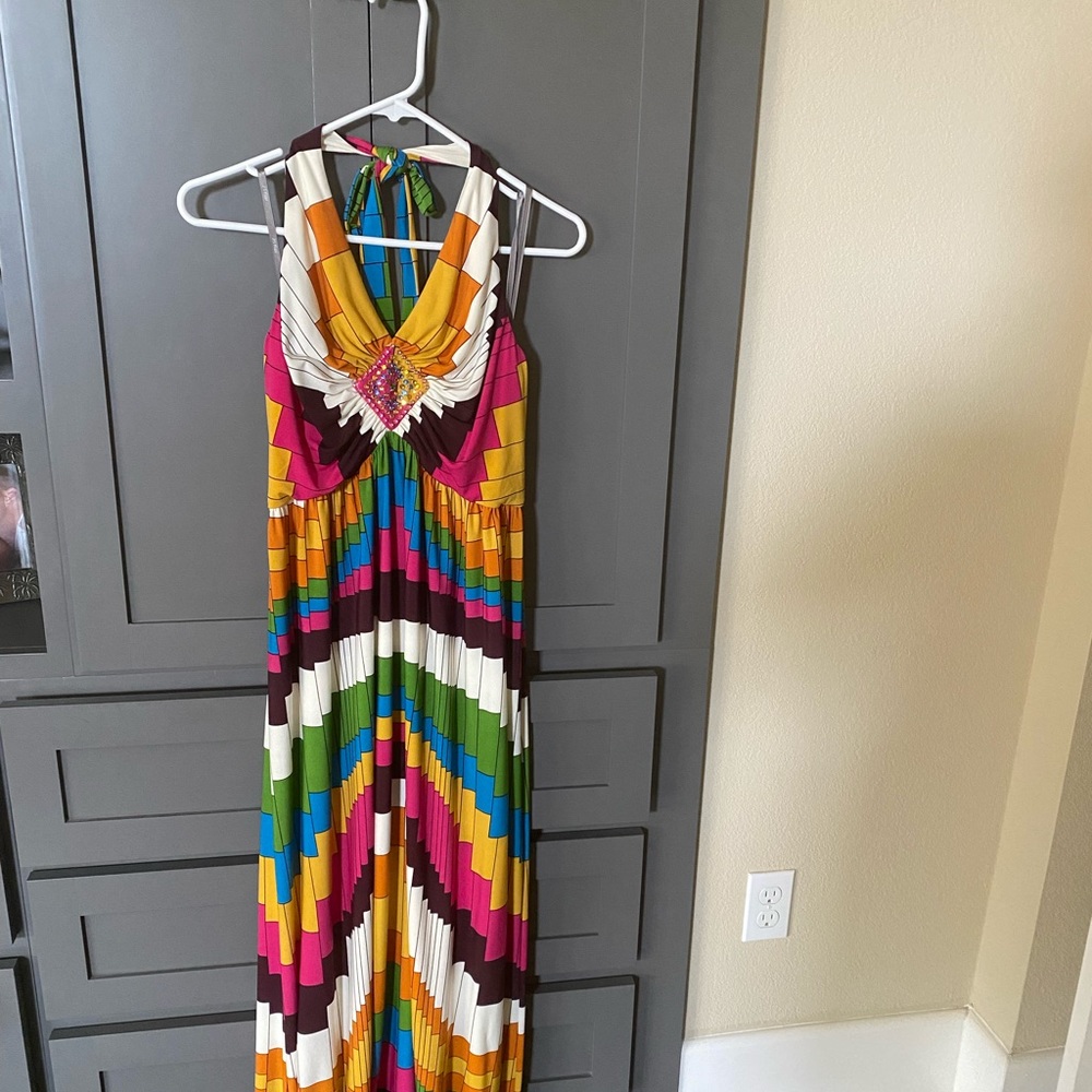 Muse maxi dress small